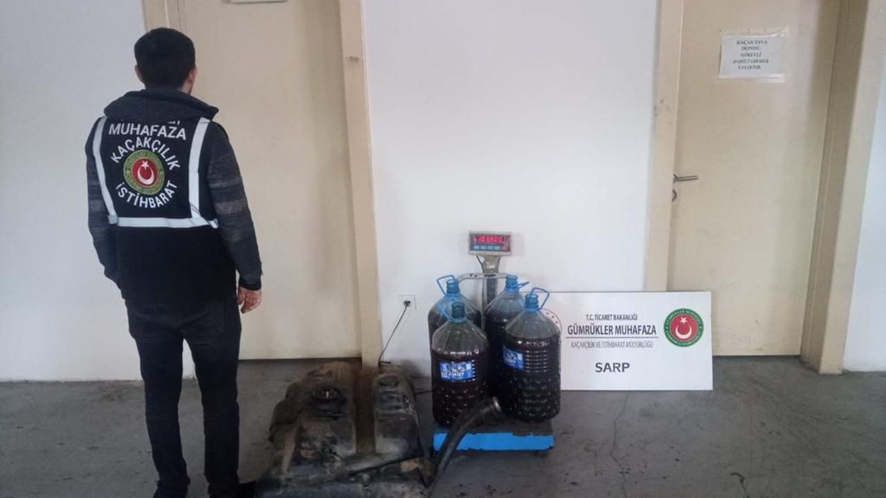 Minibüsün yakıt deposundan 104 kilo kaçak bal çıktı