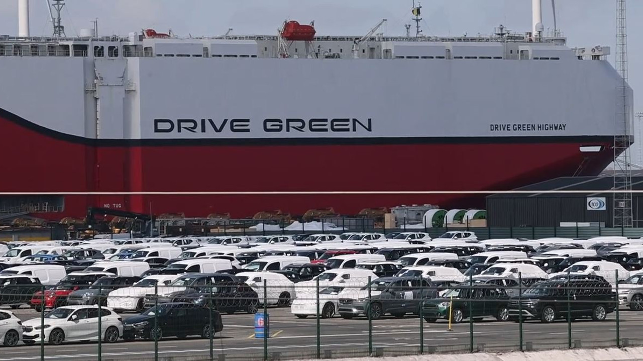 Rusya'ya 8 bin araç Belçika'da limanına takıldı.