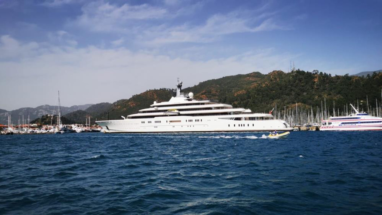 Abramovic’in kurşun geçirmez yatı Marmaris’ten ayrıldı