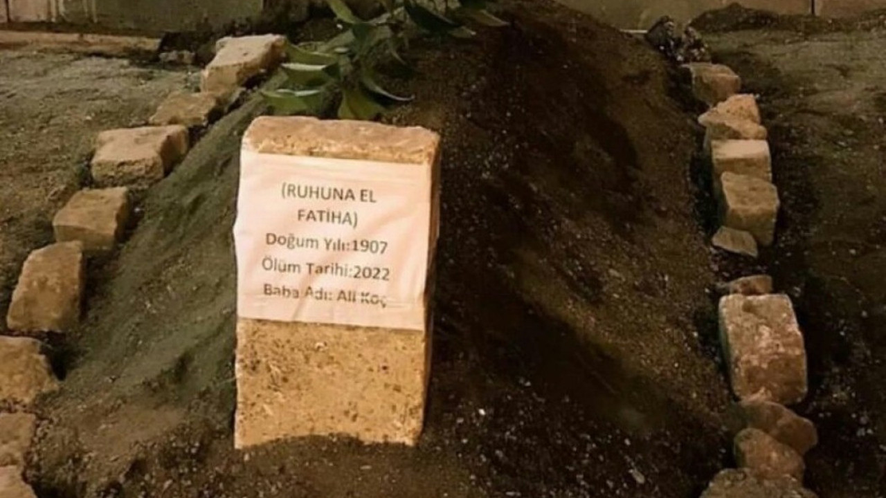 Trabzonsporlular Fenerbahçe'yi meydana gömdü. Gıyabi cenaze namazını kıldı. Ruhuna El Fatiha okudu