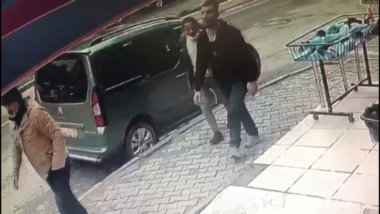 Semt pazarında yankesicilere suçüstü. Hırsızlık anları saniye saniye kameraya yansıdı