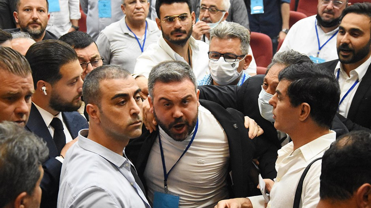 Altay Genel Kurulu'nda büyük olaylar. Başkan ile üyeler birbirine girdi