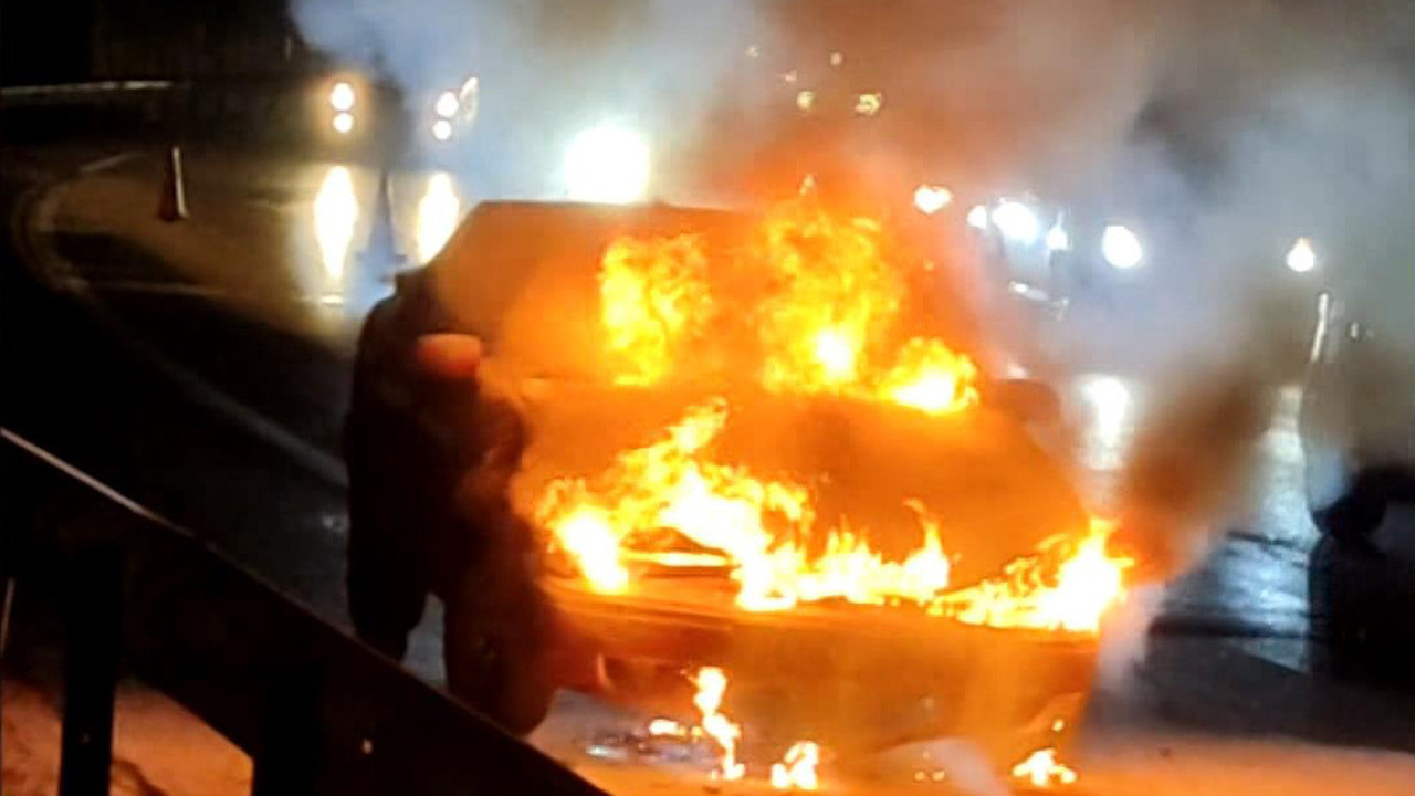 İçinde 3’ü bebek 8 kişi vardı! Seyir halindeyken bir anda alev aldı…