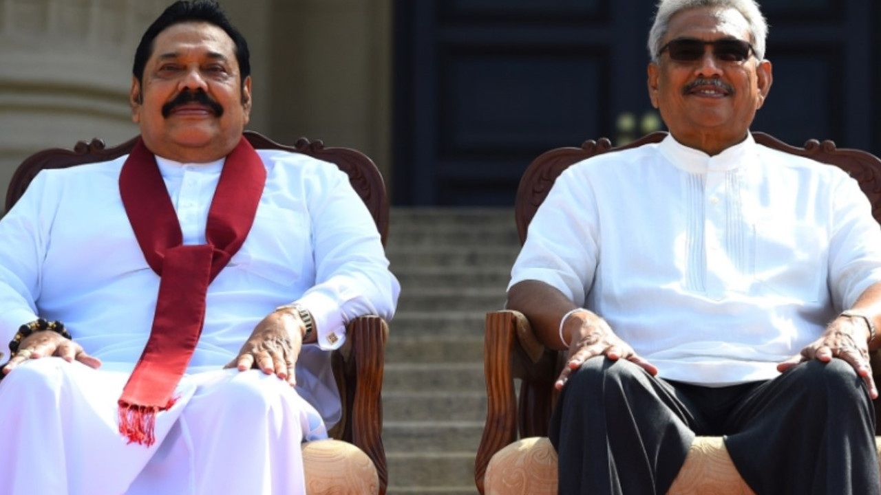 Ekonomik krizle mücadele eden Sri Lanka'da Devlet Başkanı, kardeşi olan başbakanı görevden aldı