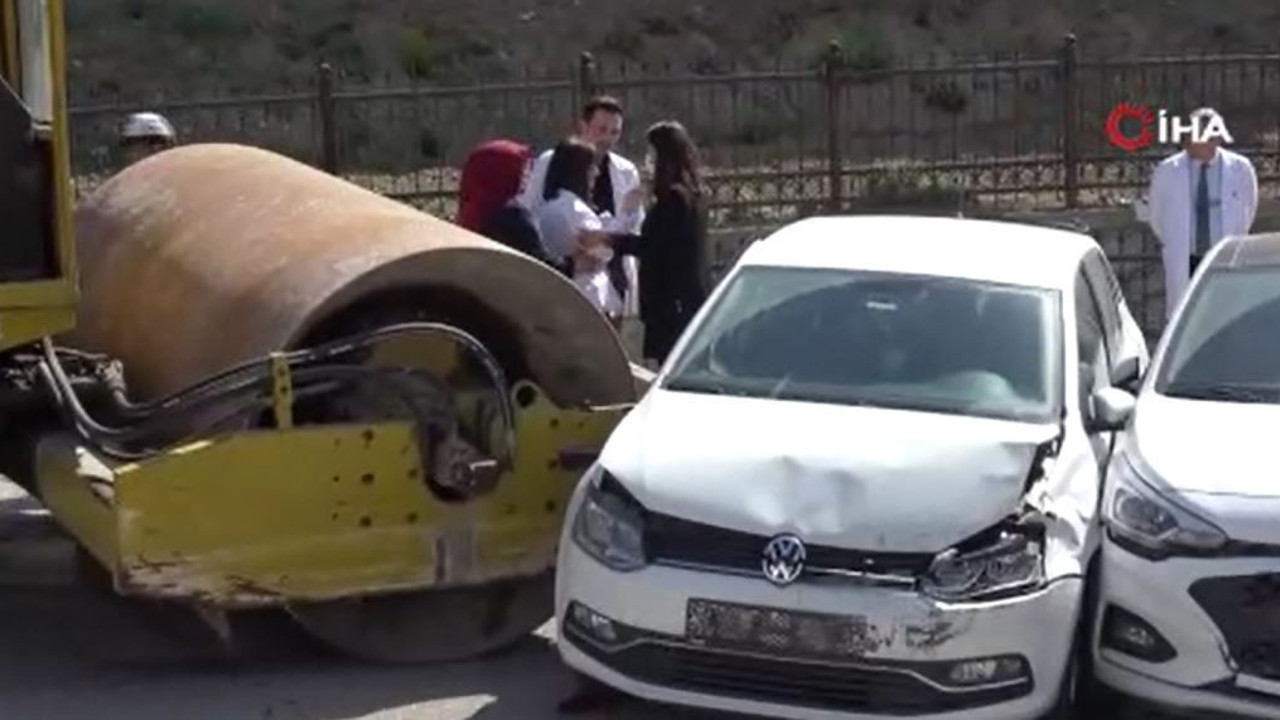 Asfalt silindiri 8 aracı biçti