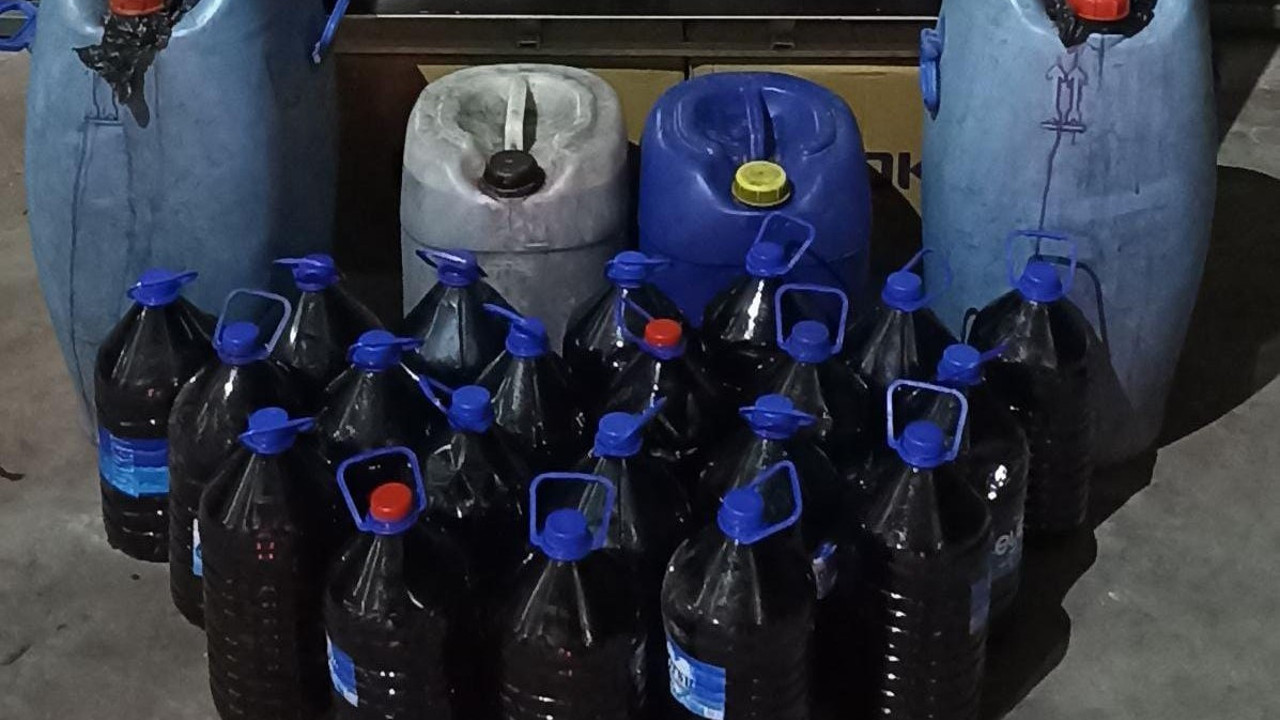 Denizli’de litrelerce kaçak alkolü satamadan suçüstü yakalandılar