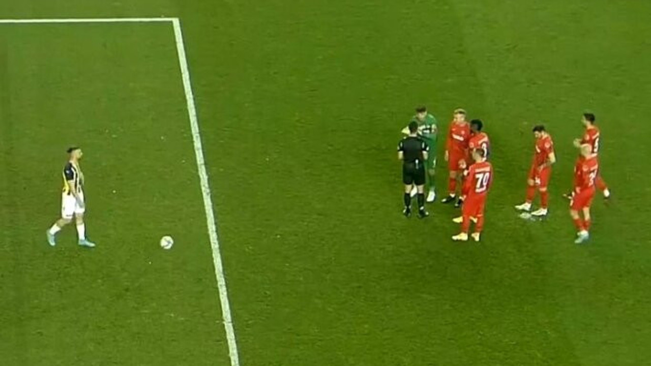 Kitsiou penaltı noktasını kazınca Serdar golü atamadı