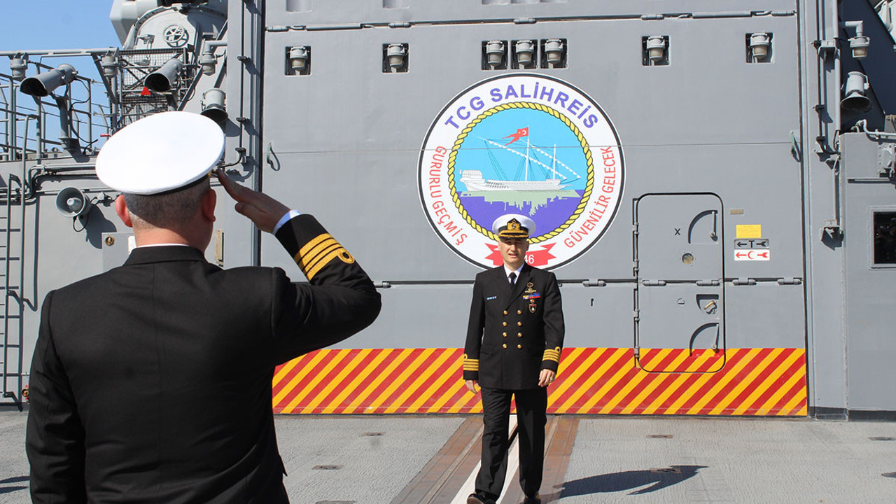 Bahriyeliler, TCG Salihreis'te bayramlaştı