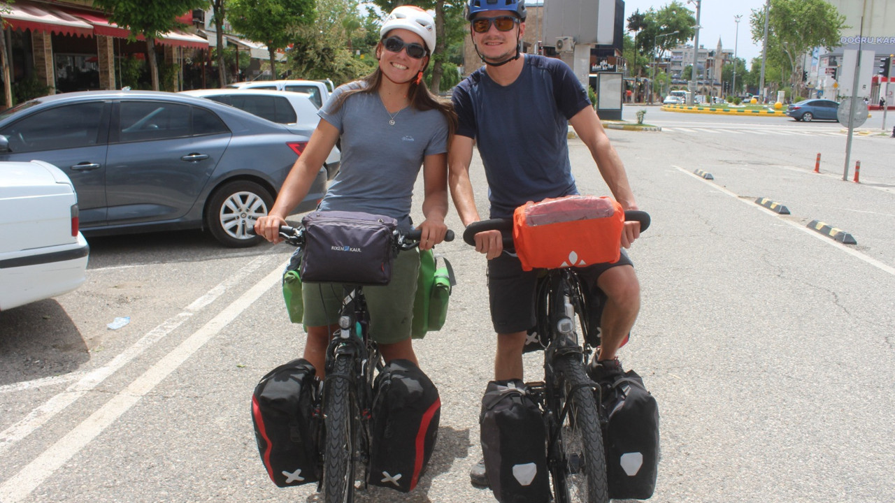 Fransız çift, bisikletle dünyayı geziyor