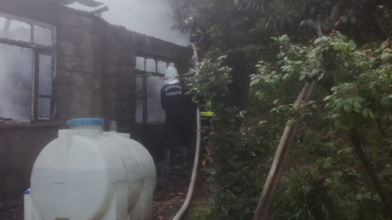 Metruk binada yangın çıktı