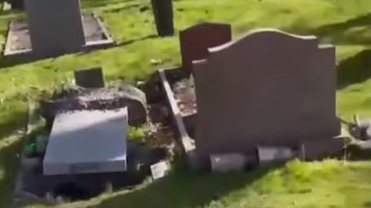 İsveç'te Müslüman ve Hristiyanlara ait mezarlar tahrip edildi