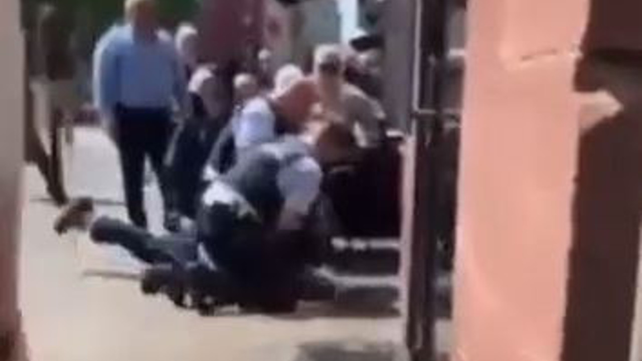 Alman polisi Türk'ü döve döve öldürdü