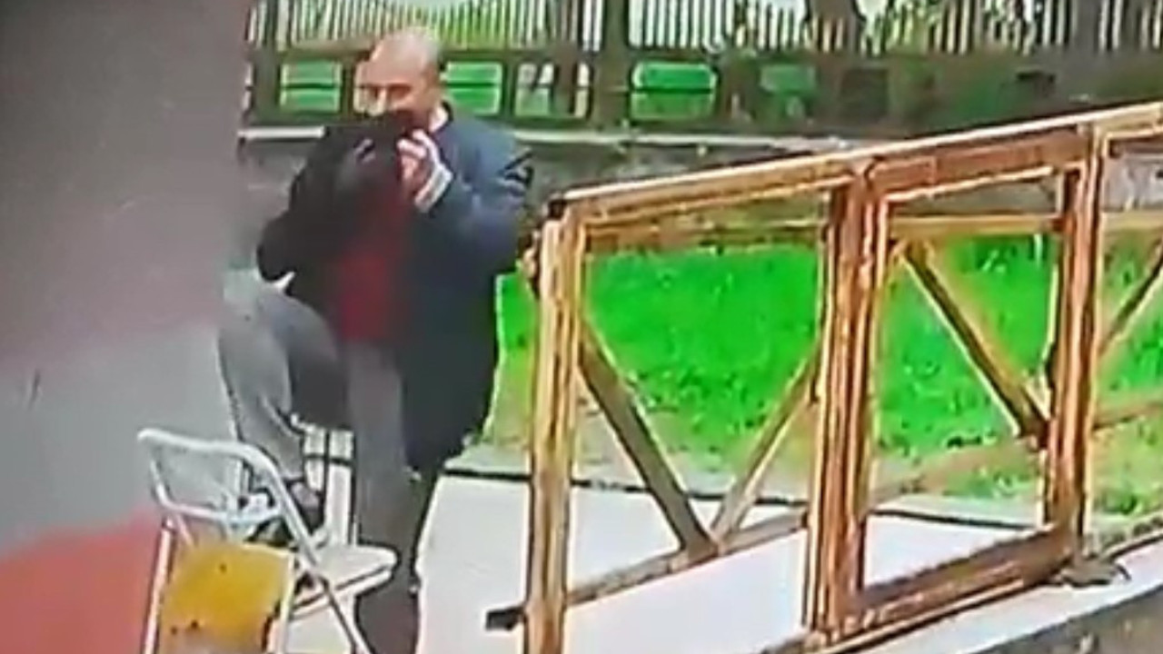 2 sandalyeyi üst üste koyarak tırmandı, eline alıp kokladı... Tayt sapığı böyle yakalandı!