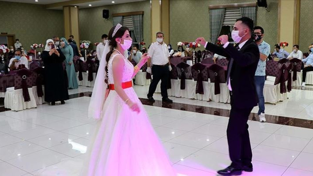 Korona salgını nedeniyle düğününü erteleyenler dikkat! Mahkemeden emsal karar