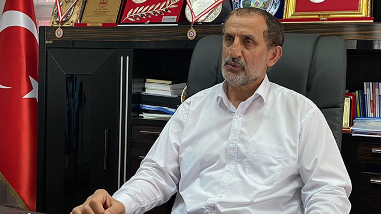 Milli voleybolcuları hedef aldığı için MHP'den ihraç edilmişti! Düzceli Belediye Başkanı kadın sanatçı getiriyor diye bu kez kime kızdı