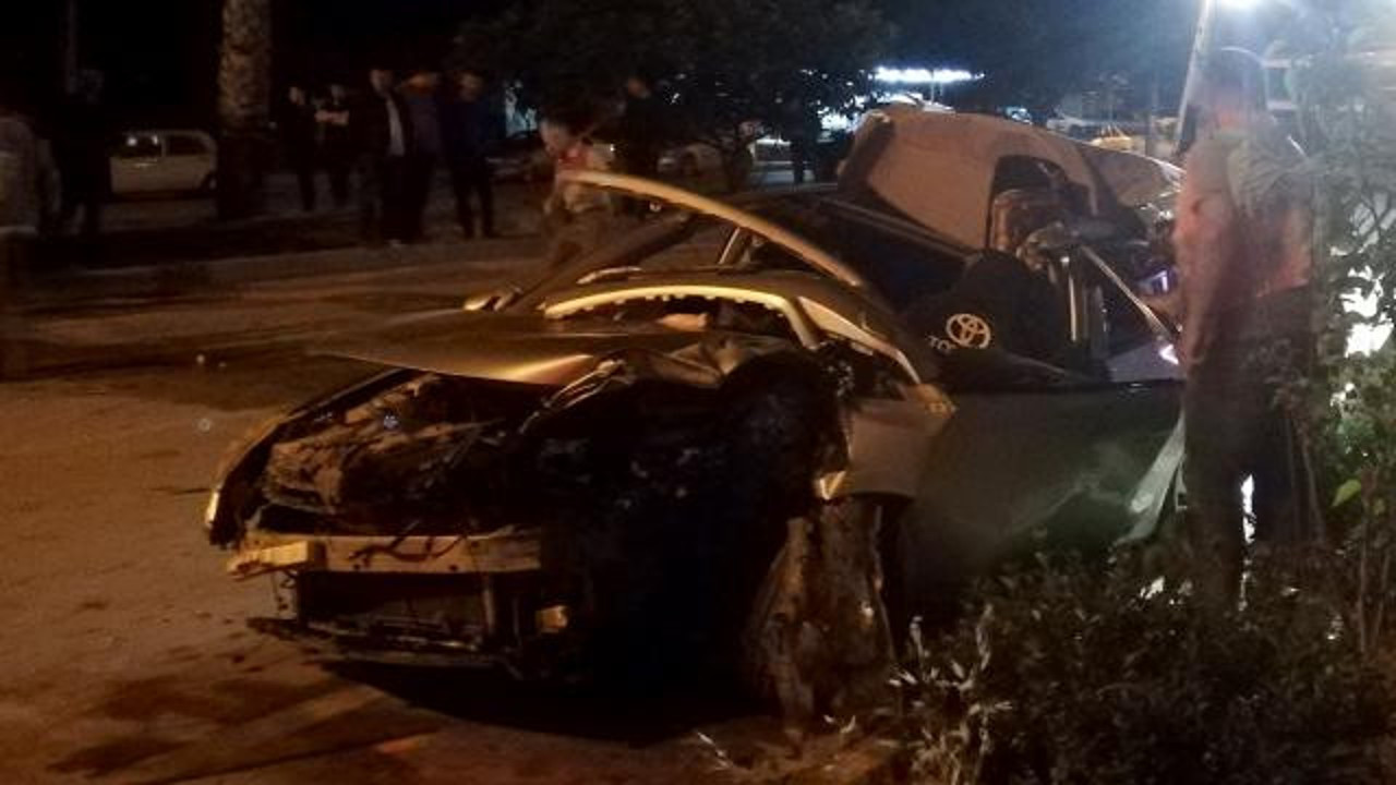 Antalya'da otomobil su tankerine çarptı: 1 ölü, 2 yaralı