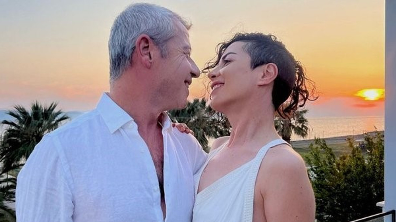 Levent Yüksel genç eşiyle aşk pozunu paylaştı: Hediye gibi geldin!