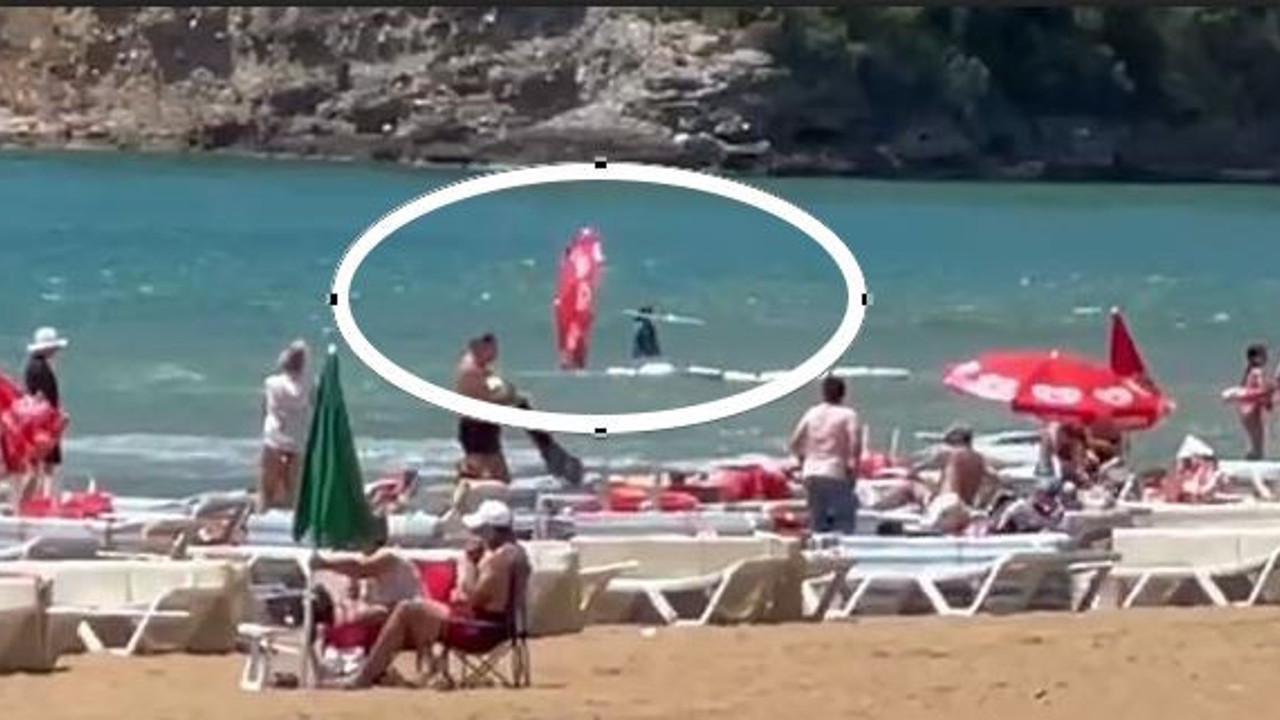 Uçurtma gibi havalandı. Tatilcilere korku dolu anlar yaşattı