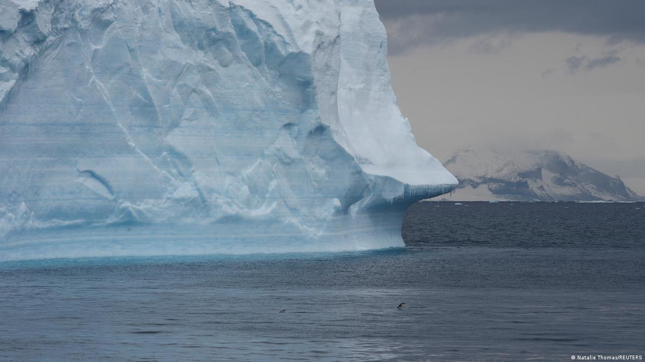 Antarktika'daki buz tabakasının altında ilk kez büyük miktarda su bulundu