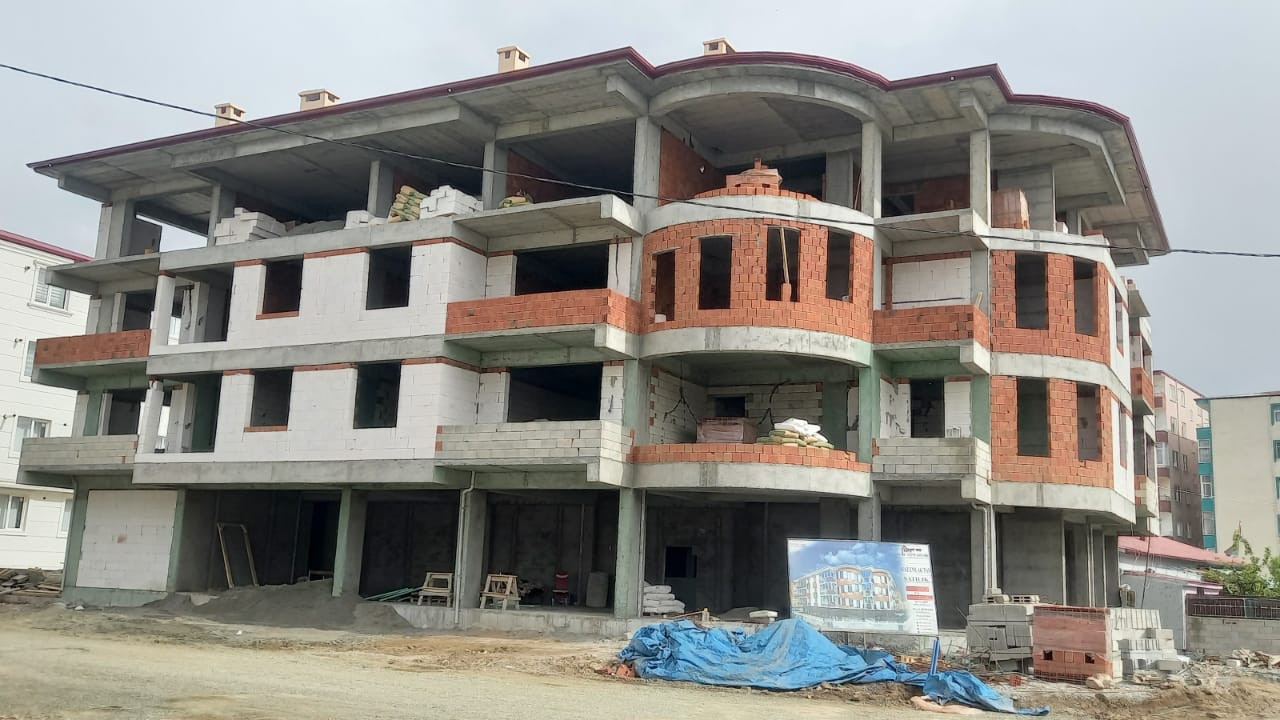 AKP'li il başkanının şantiyesinde çalışan işçi 3. kattan düşerek hayatını kaybetti