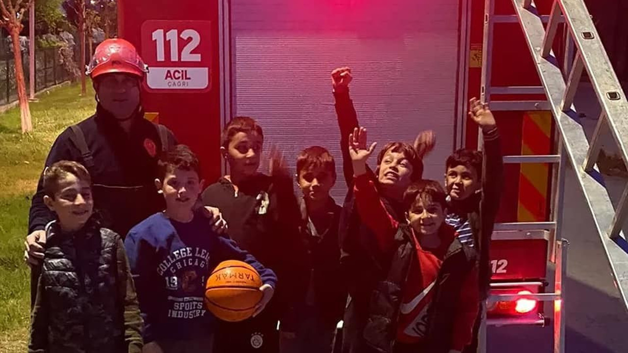 Çocukların dereye düşen topu itfaiyenin operasyonuyla kurtarıldı