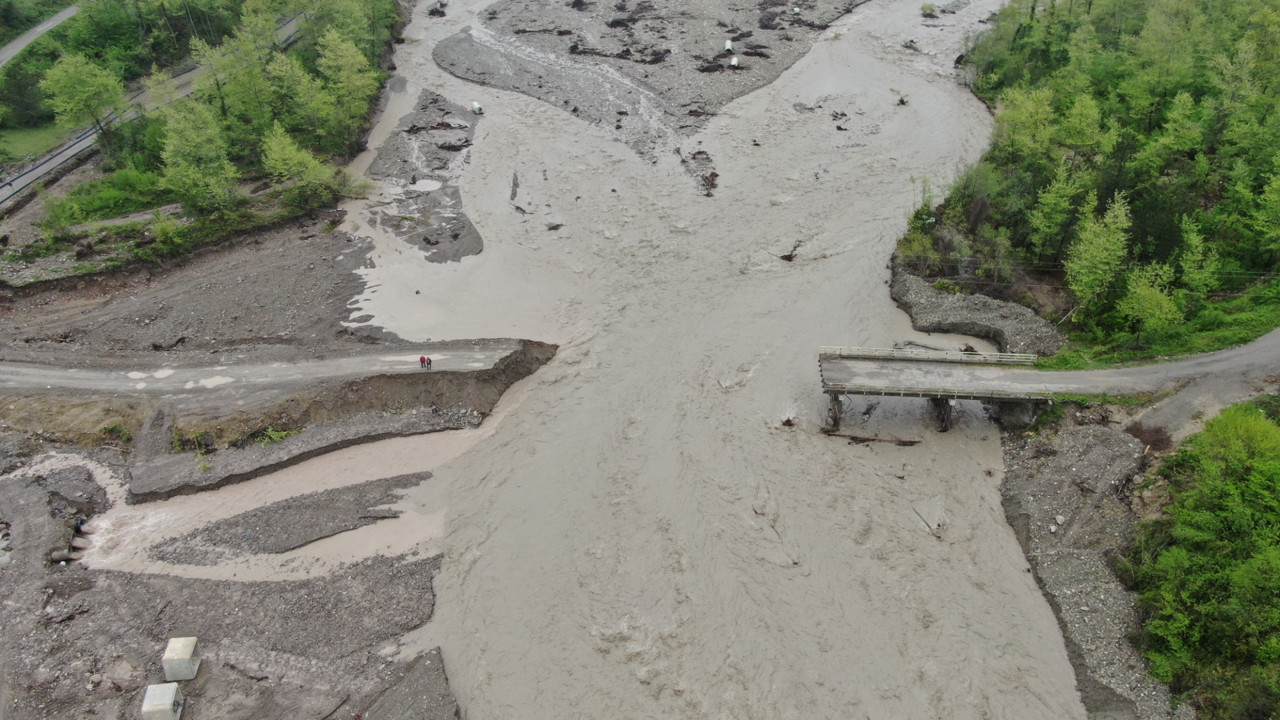 Çatalzeytin'de dere taştı: 6 köprü yıkıldı, 5 köye ulaşım sağlanamıyor