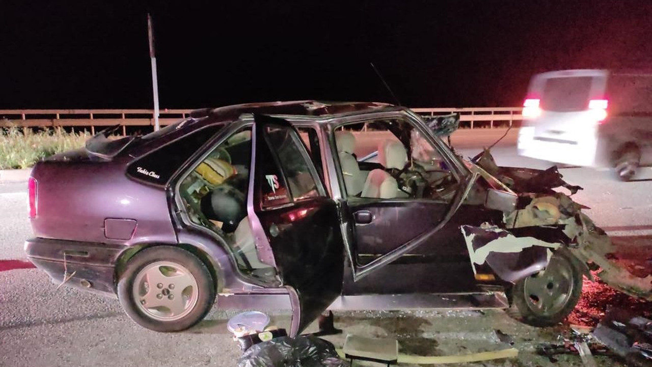 Çorum'da otomobil otobüse çarptı: 6 yaralı