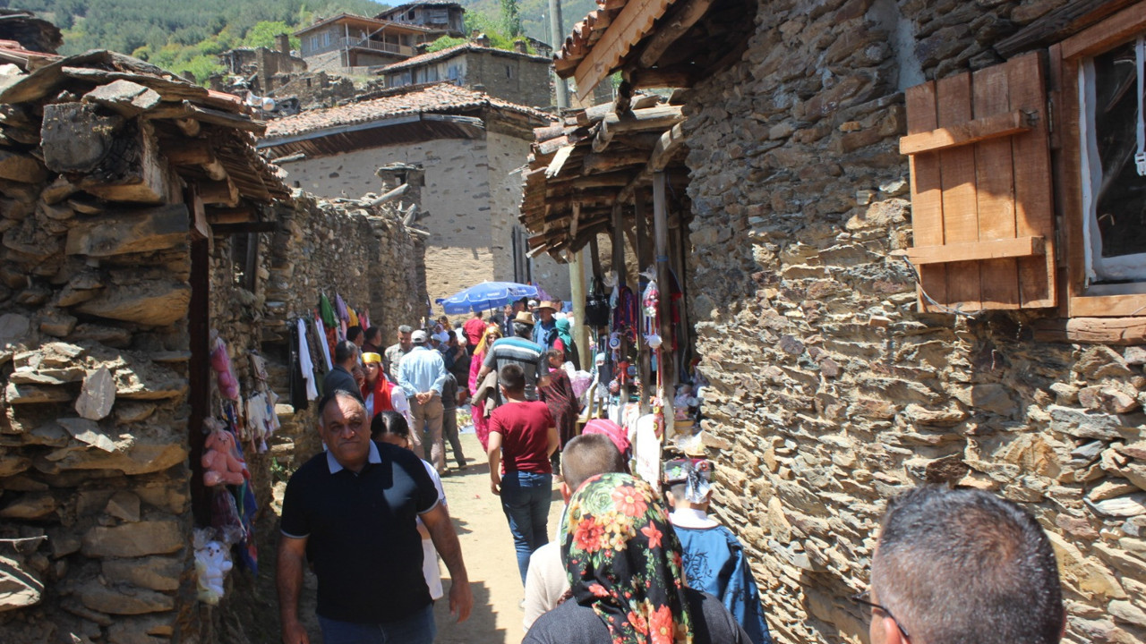 8 kişinin yaşadığı mahalle festivalle hareketlendi