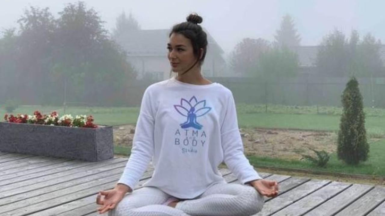 Kutsal ağaçta bu pozu verdikten sonra her yerde aranmaya başladı. Görenler polise haber versin