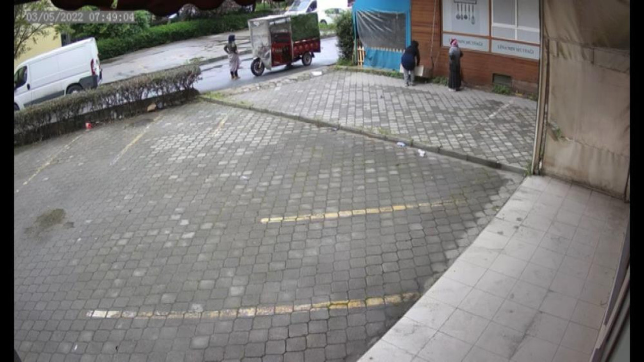 Kadıköy'de motosikletle gelen 3 kadın klima çaldı