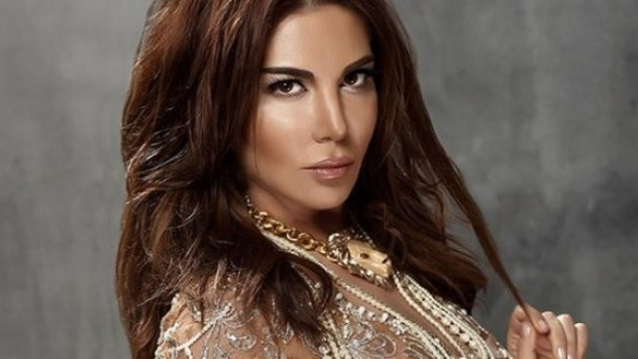 Ebru Yaşar, ödüle doymuyor. 'En Quality Ödüller Töreni'ne aldığı iki ödülle damgasını vurdu