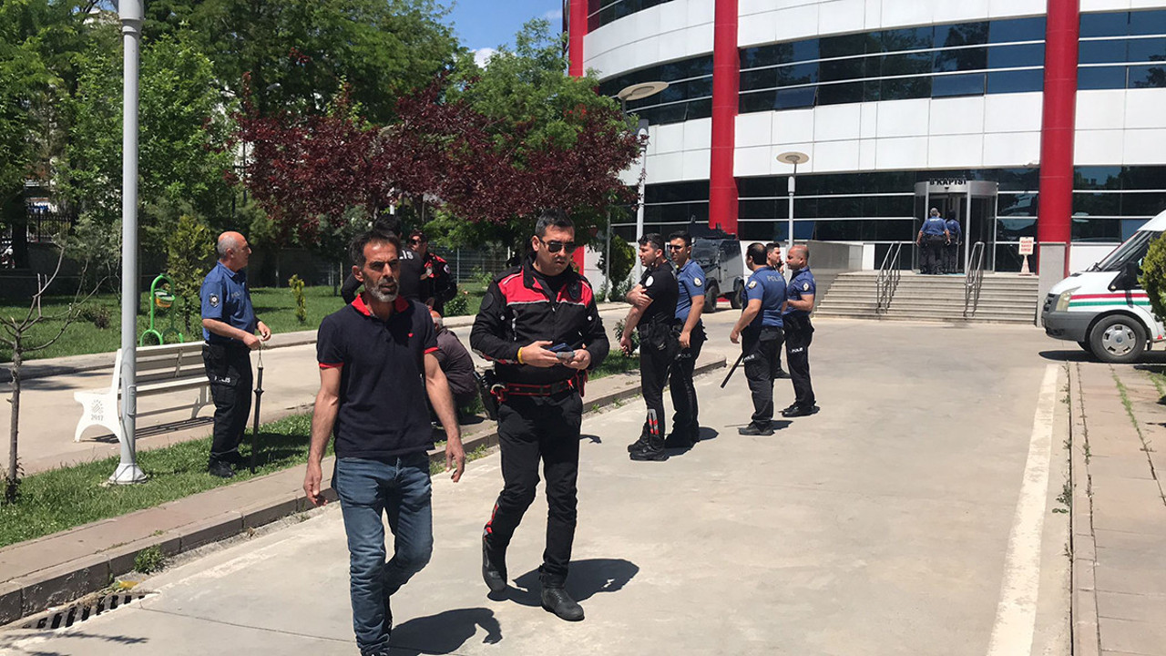 Adliye çıkışı ortalık karıştı! 3 yaralı, 5 gözaltı...