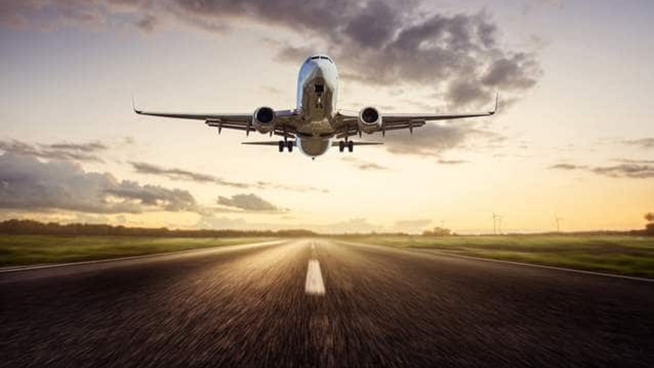 Yolcu uçağı kalkış sırasında alev aldı