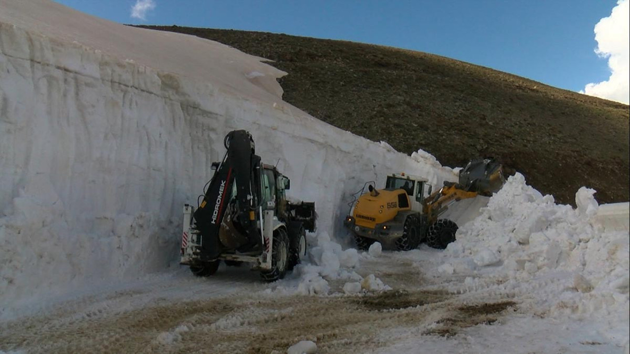 Muş’ta mayıs ayında 5 metrelik karla mücadele