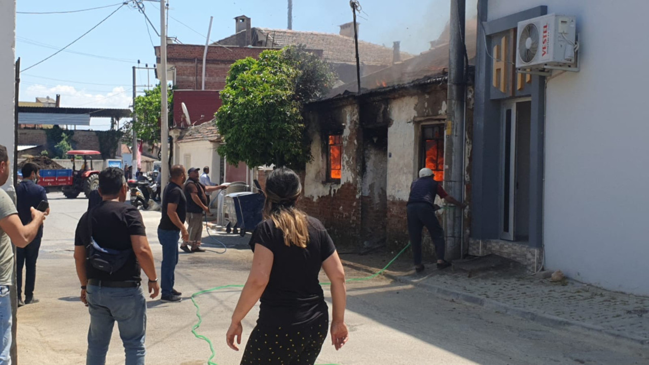 Metruk ev alev alev yandı