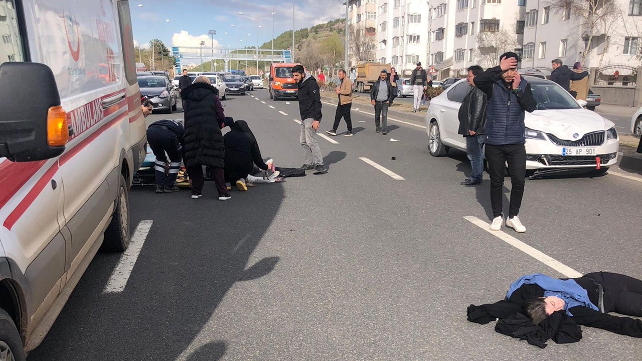 Otomobilin çarptığı iki üniversite öğrencisi hayatını kaybetti