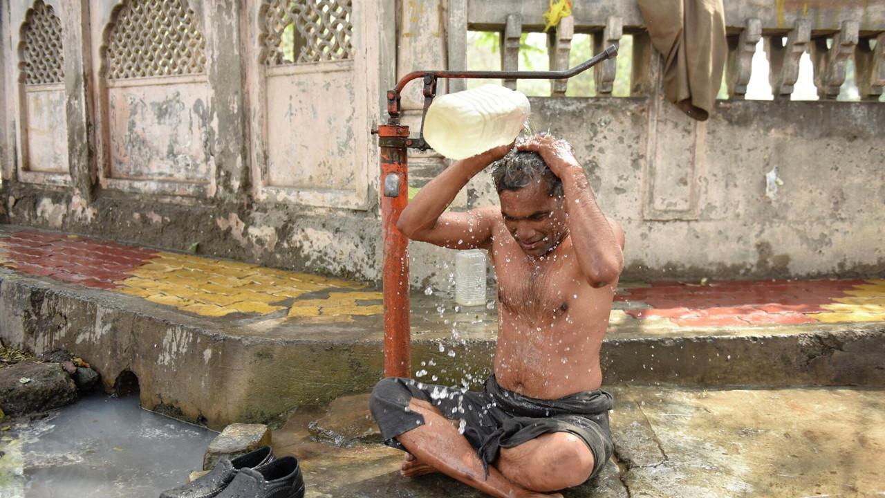 Aşırı sıcaklar Pakistan'da 3 can aldı