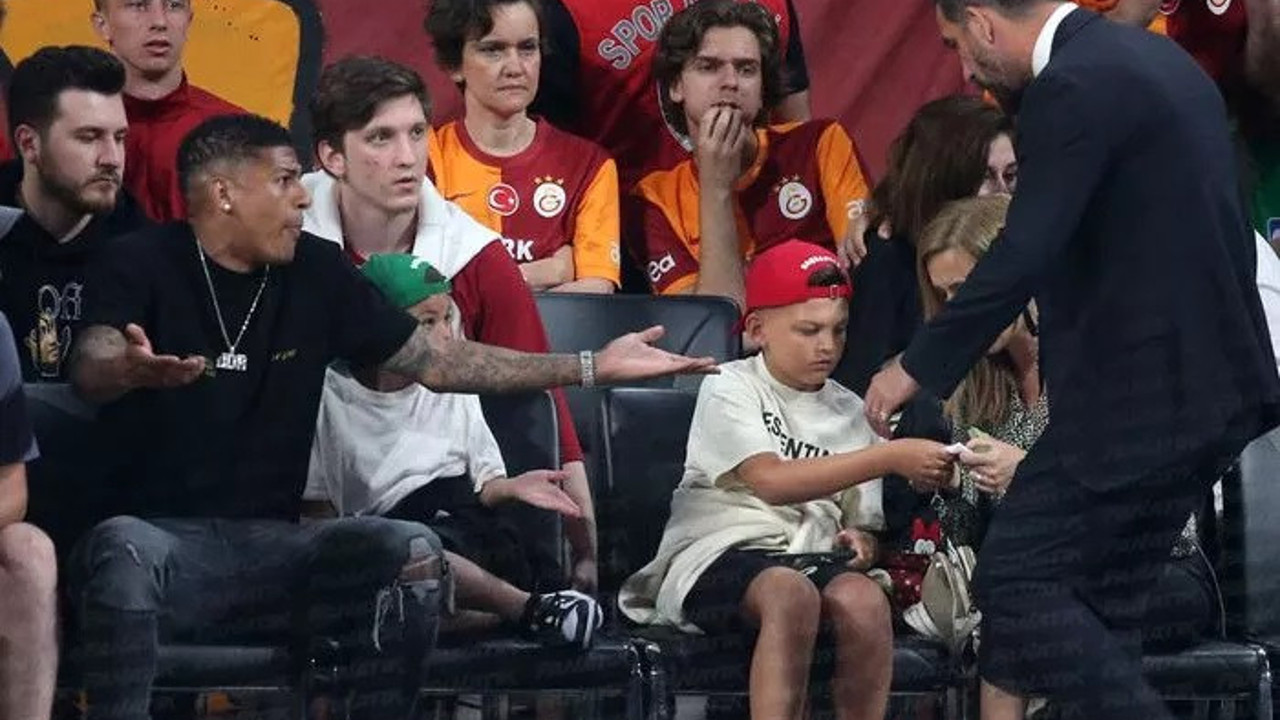 Galatasaray-Bahçeşehir Koleji maçında gerginlik! Arda Turan van Aanholt’u zor durdurdu