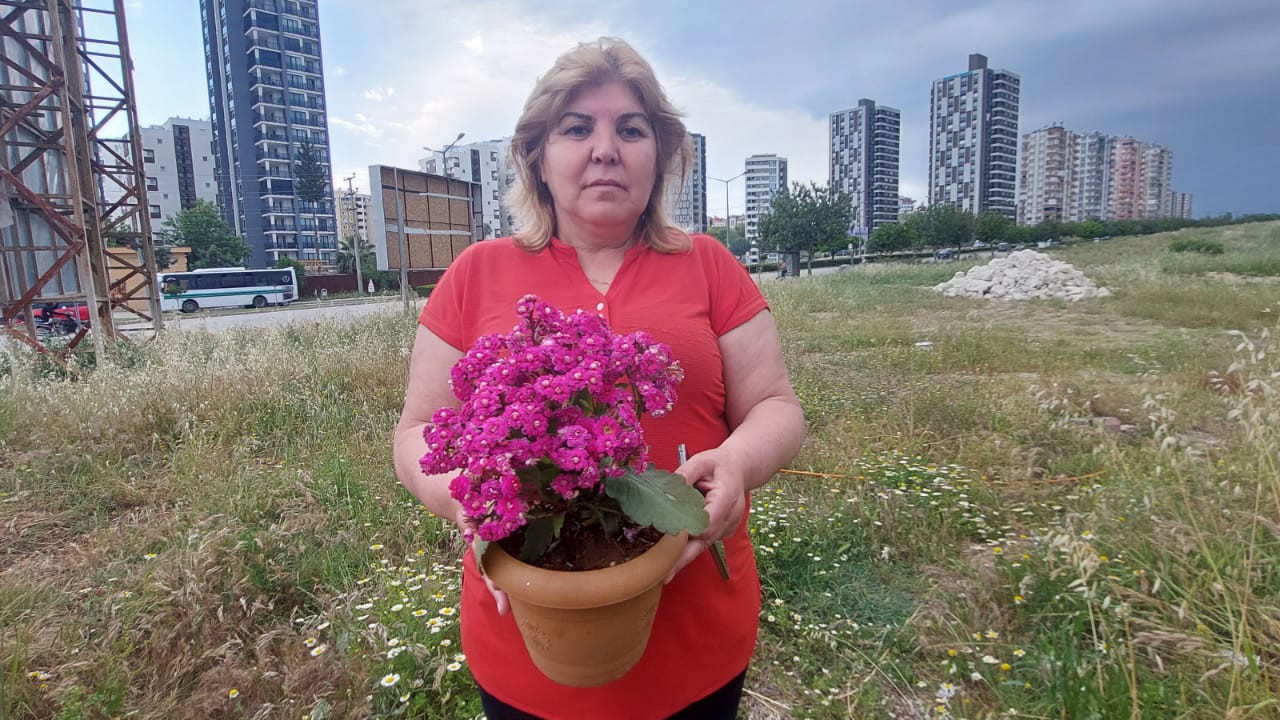 Evine gelen çiçeği alıp boş kağıda imza attı hayatı karardı!