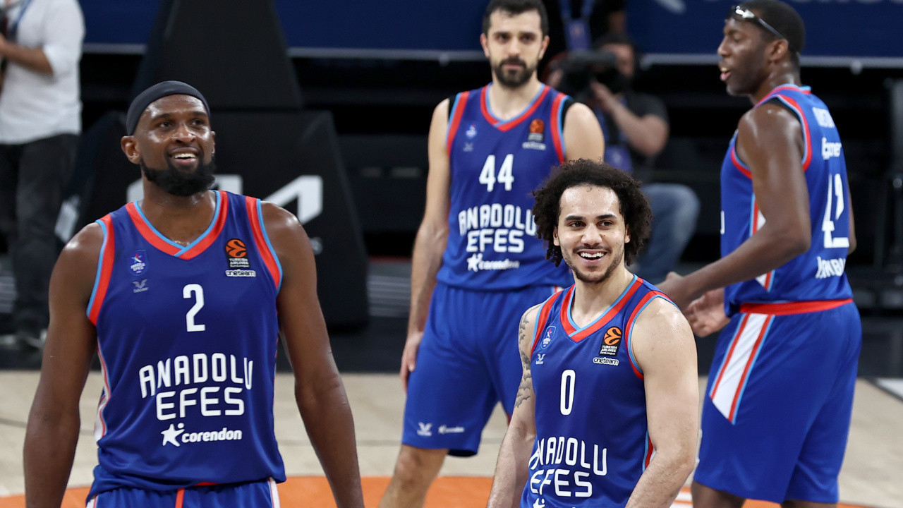 Final Four heyecanı başlıyor. Efes sahaya çıkıyor (18 Mayıs 2022)