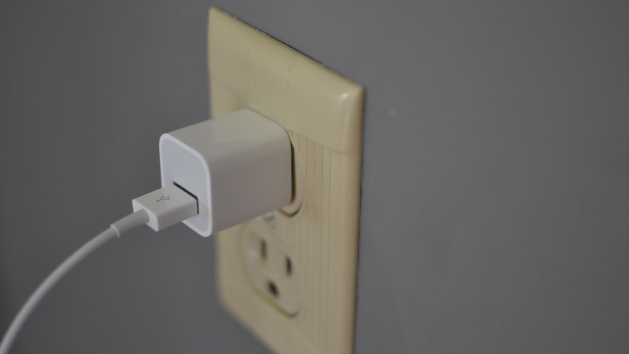 Prize takılı bırakılan şarj cihazlarının ne kadar elektrik tükettiği belli oldu