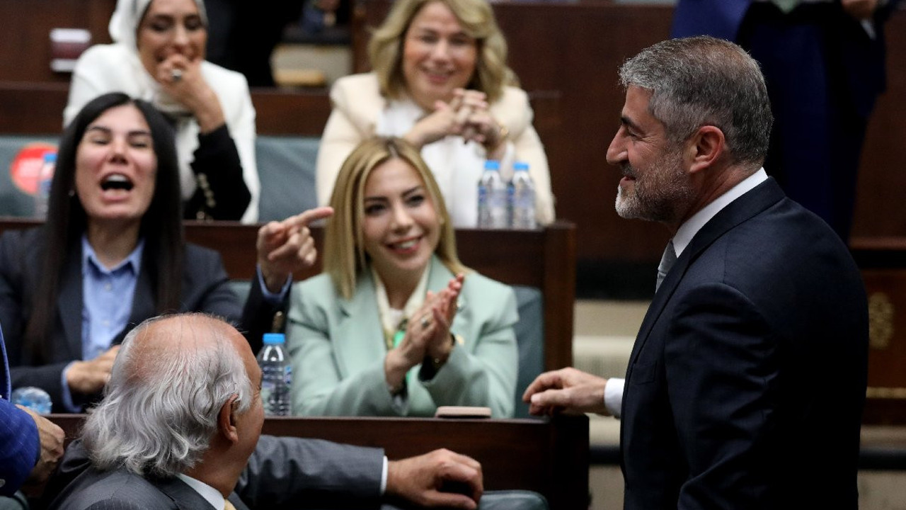 Bakan Nebati stand up yaptı. Grup Toplantısı'nda kahkaha tufanı