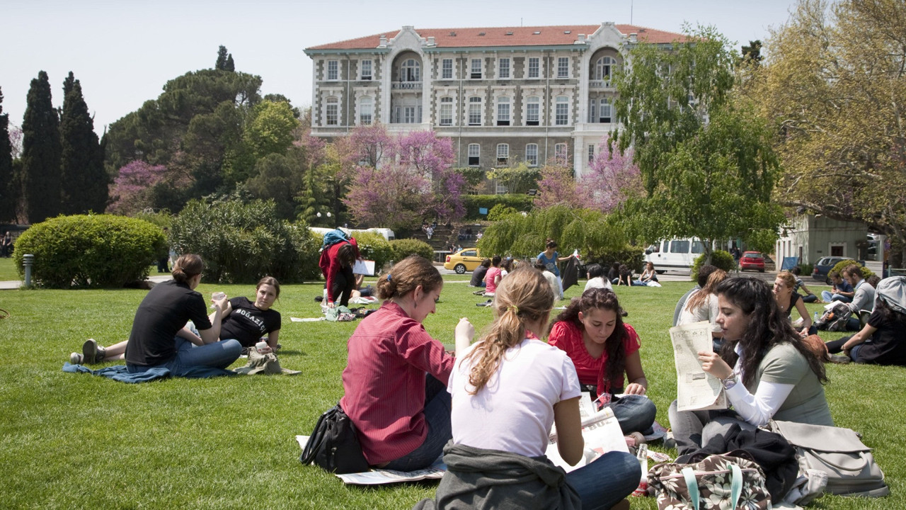 Türkiye'de en iyi maaşı hangi bölüm mezunları kazanıyor. DİSK 19 Mayıs’a özel araştırmasının sonucunu paylaştı