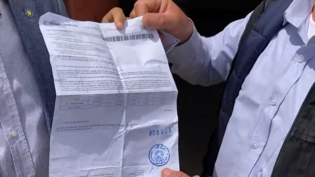 Haymanalı çiftçi İYİ Partili Fahrettin Yokuş'a icra belgelerini gösterdi “Vallahi dün karneyle ekmek aldım”