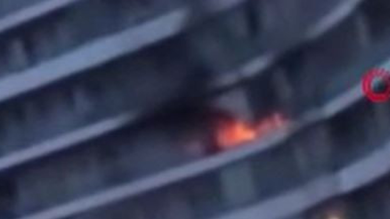 Başakşehir'de rezidans yangınında itfaiye merdiveni kısa kısa kaldı