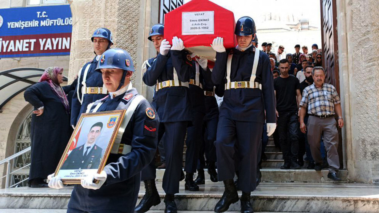 Feci kazada yaşamını yitiren Astsubay Çavuş Ekinci, toprağa verildi