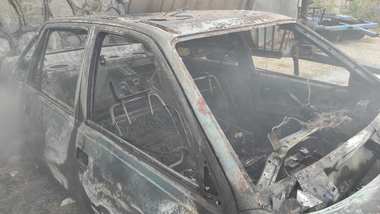 5 yıldır park halinde olan otomobil yandı