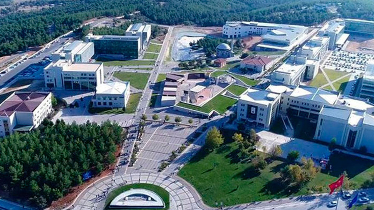 Uşak Üniversitesi 615 bin TL'ye makam aracı kiraladı