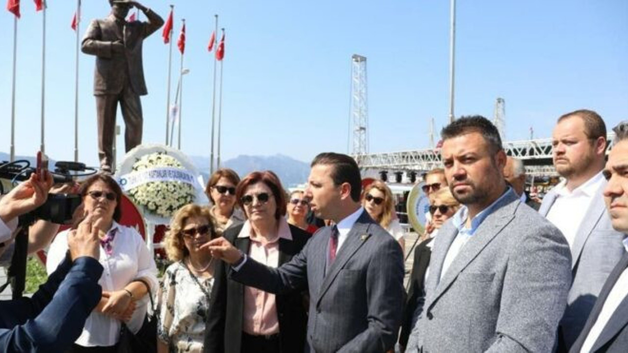 3 Dakikalık törene vatandaşlar tepki gösterdi