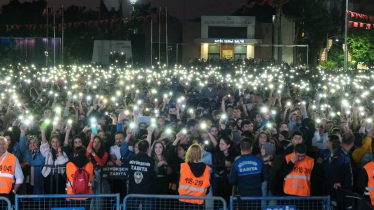 Haluk Levent’in 19 Mayıs konserinden muhteşem görüntüler